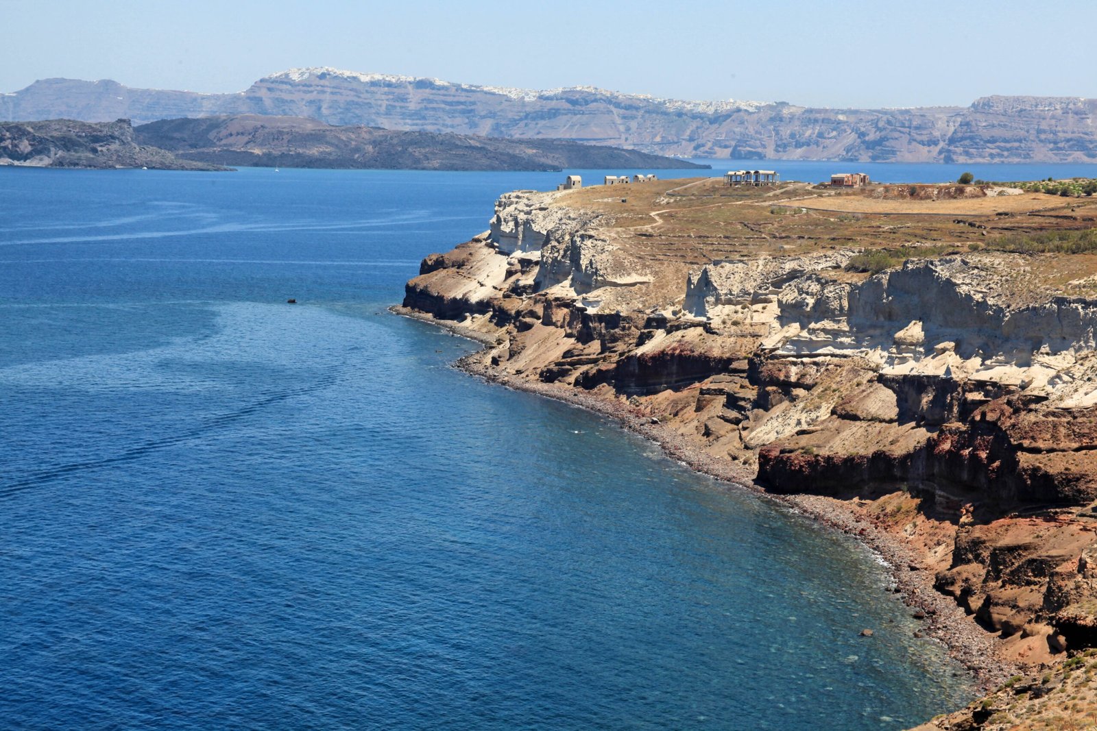What is (really) going on in Santorini – Blog